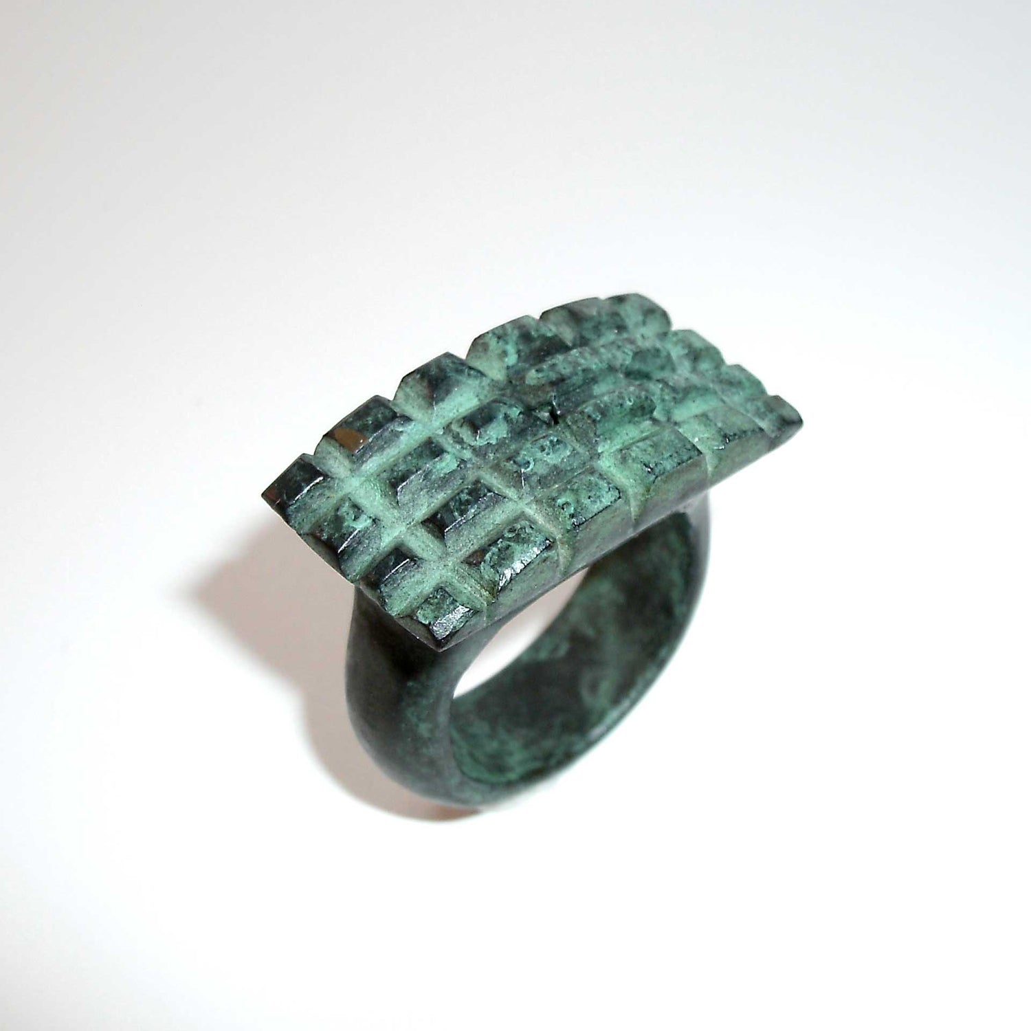 Bronzering mit grüner Patina