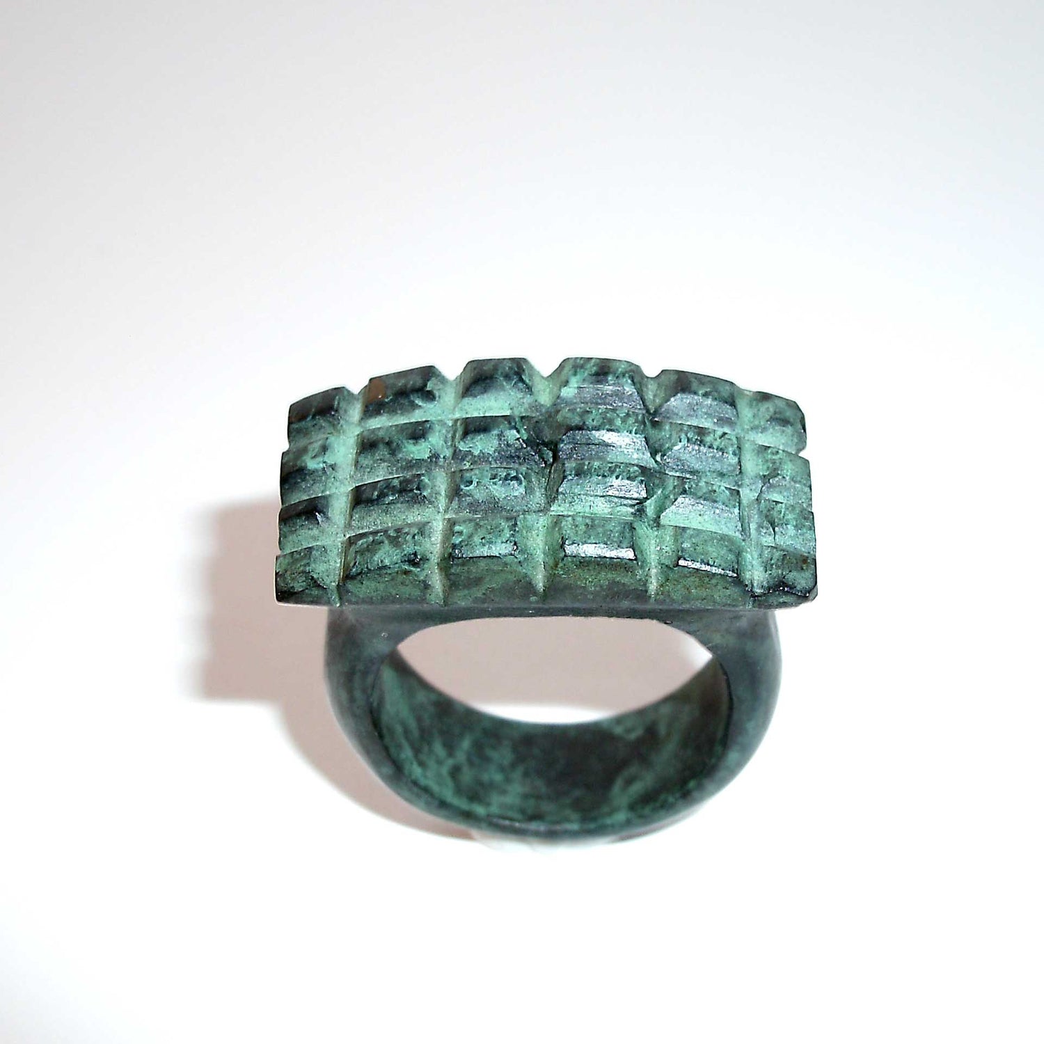 Bronzering mit grüner Patina