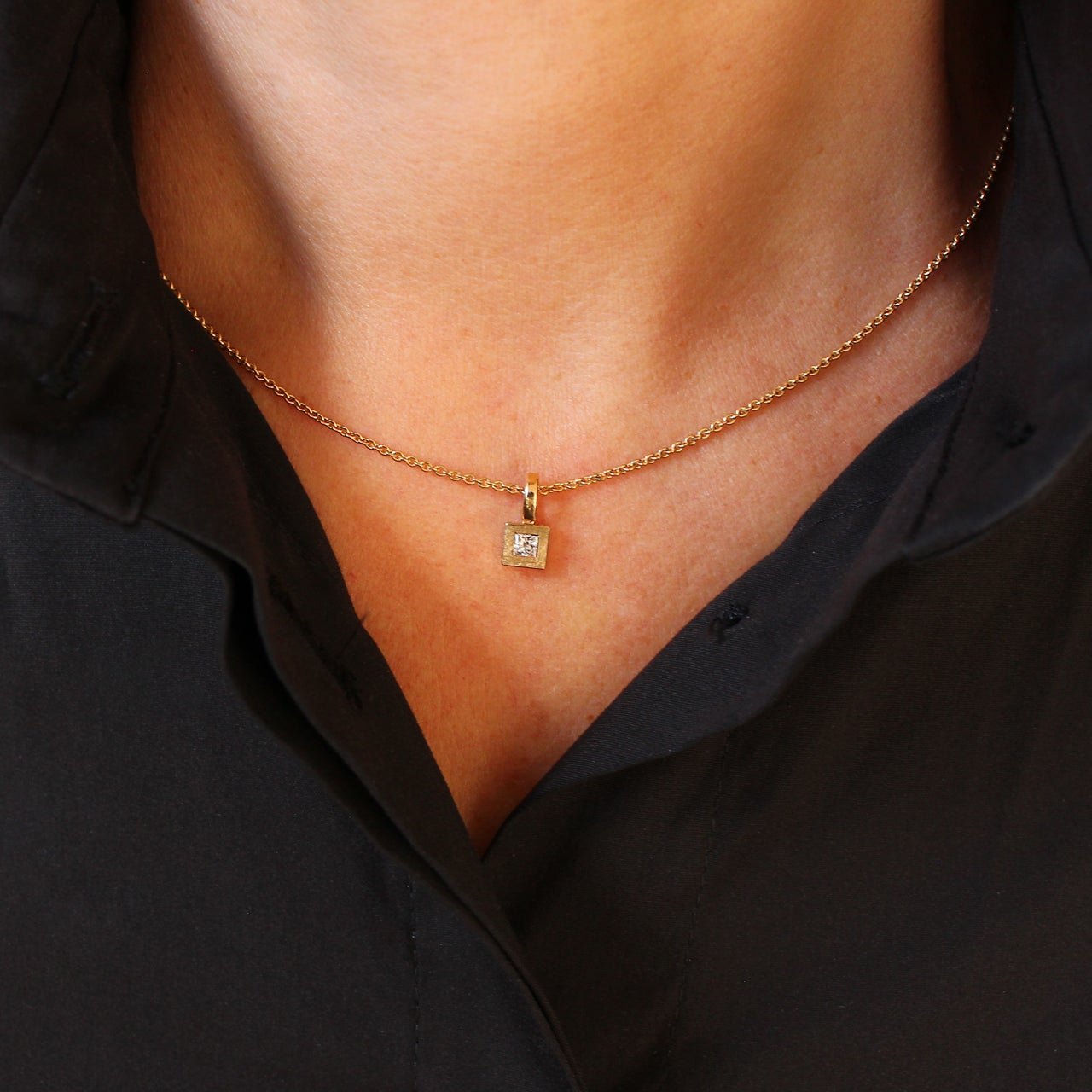 Goldanhänger mit Diamant