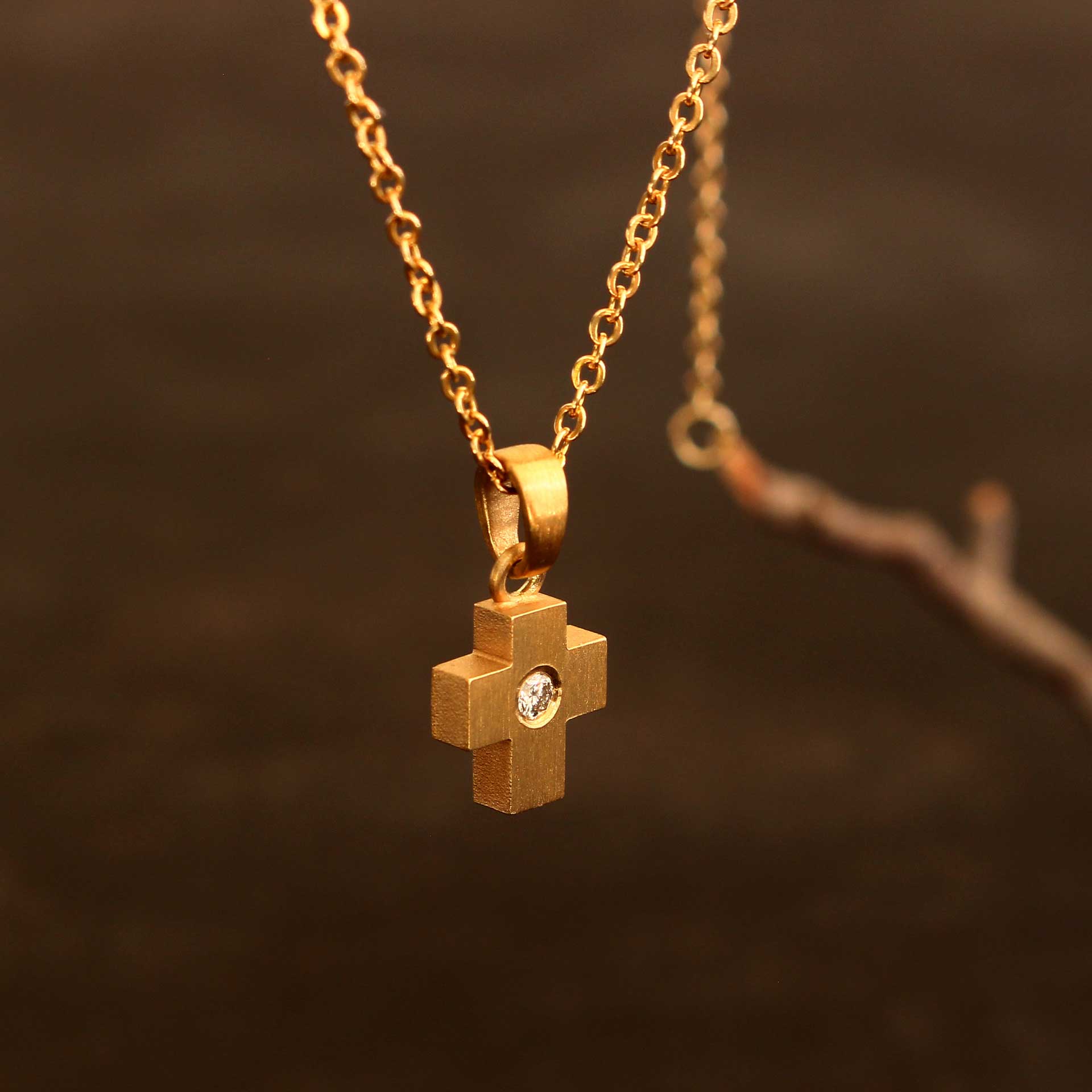 Kreuzanhänger Gelbgold 14 ct. Brillant