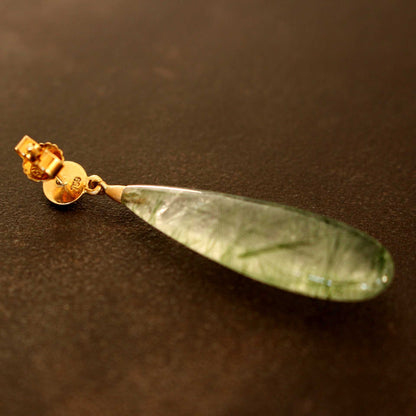Handgefertigte Goldohrringe Tropfenform - natürlicher grüner Edelstein 18K Gold