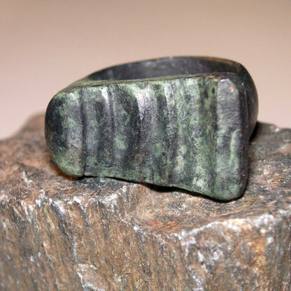 Bronzering mit grüner Patina