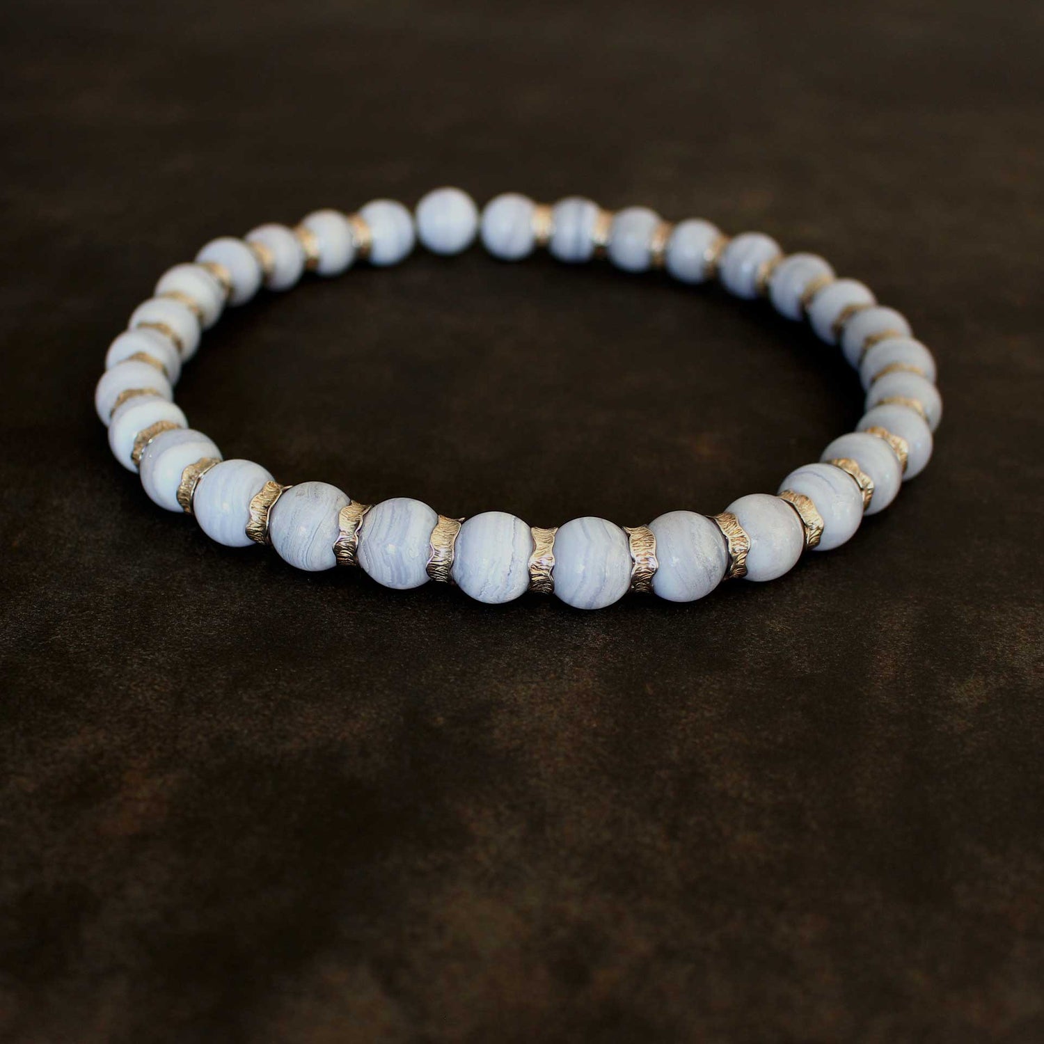 Chalcedon Collier aus 925 Silber mit blauen Kugelsteinen – Detailansicht der handgefertigten Halskette