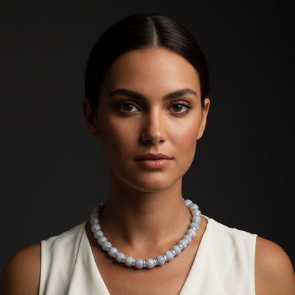 Exklusives Chalcedon Collier – Gesamtansicht der handgefertigten Edelsteinkette aus deutscher Goldschmiedewerkstatt