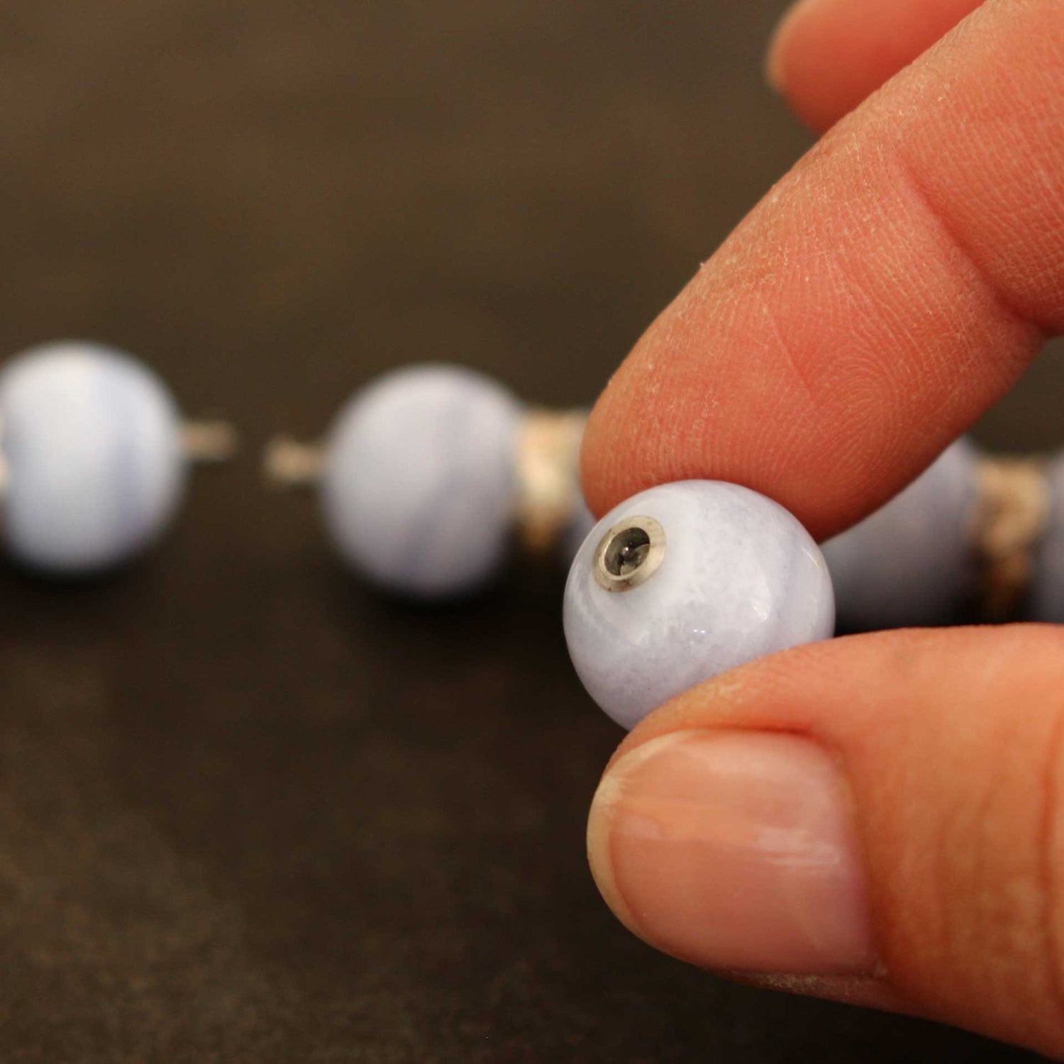 Chalcedon Halskette 925 Silber – Detailaufnahme der Verschlussarbeit und Steinanordnung