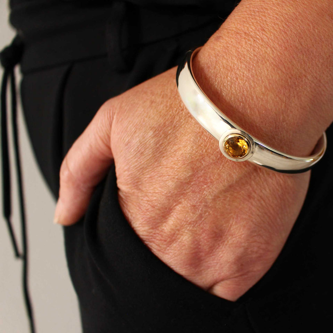 Silberarmreif geschlossen mit Gold und Citrin
