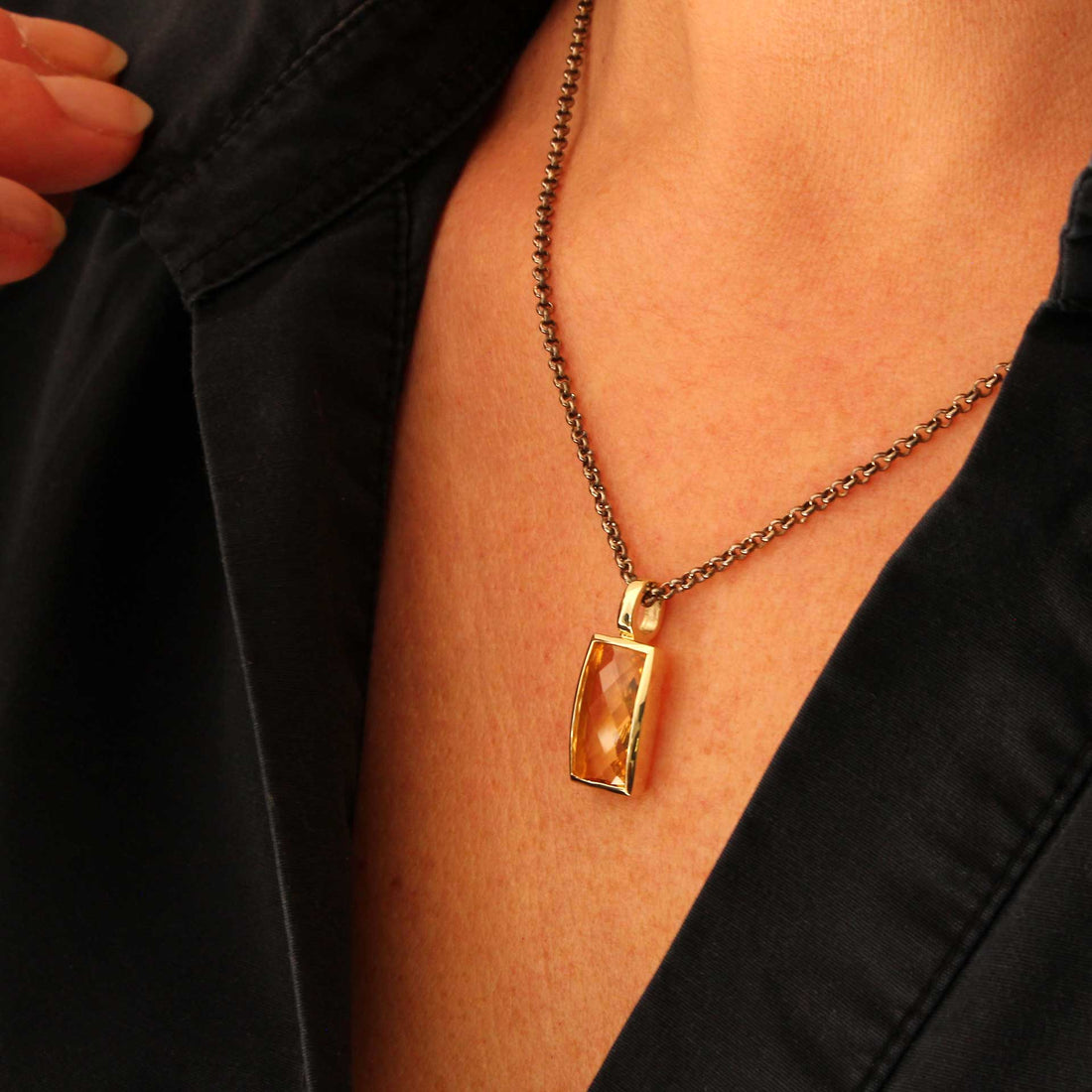 Goldanhänger mit hellem Citrin im Schachbrettschliff – 14ct. Gold