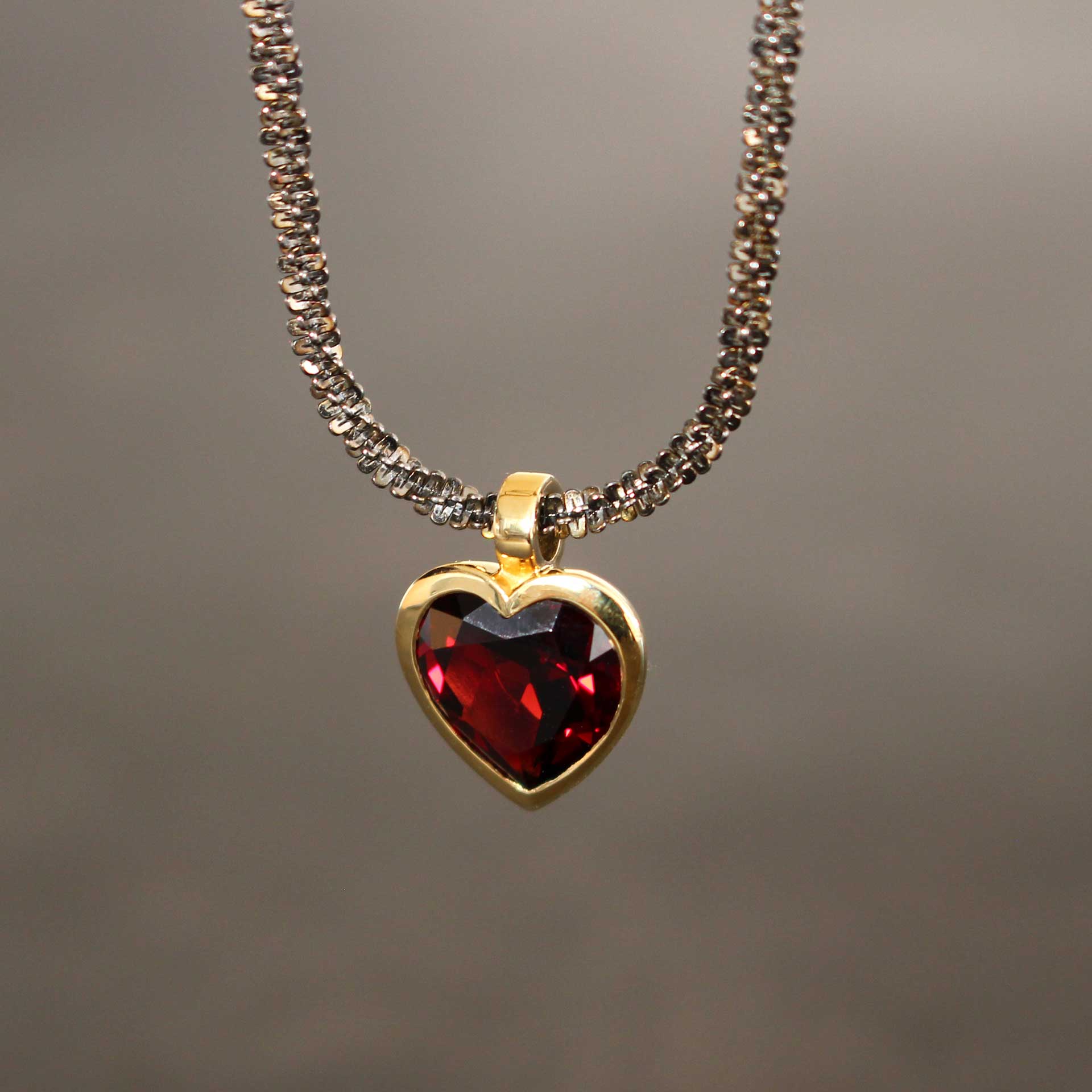 Goldanhänger 14ct. mit Granatherz