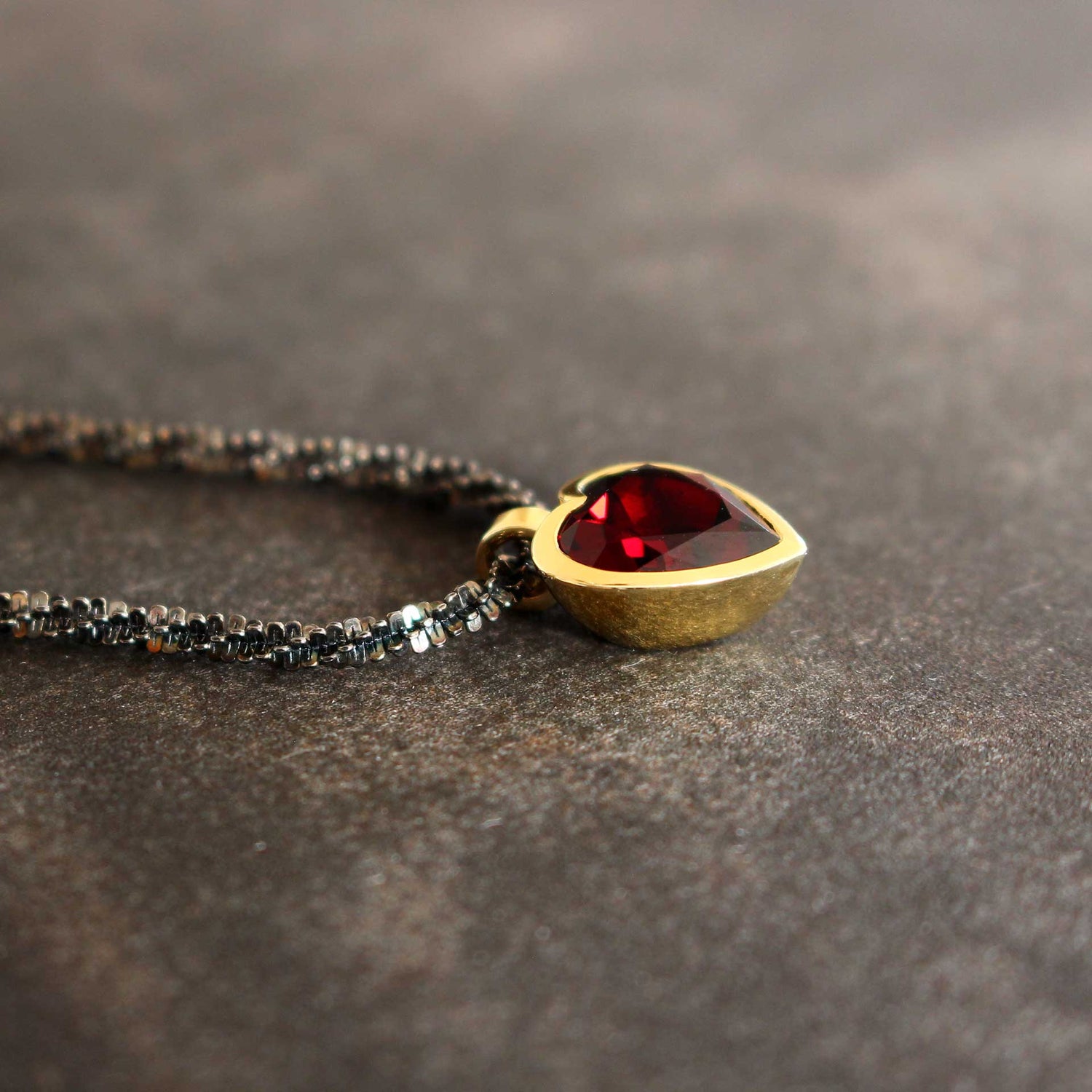 Goldanhänger 14ct. mit Granatherz