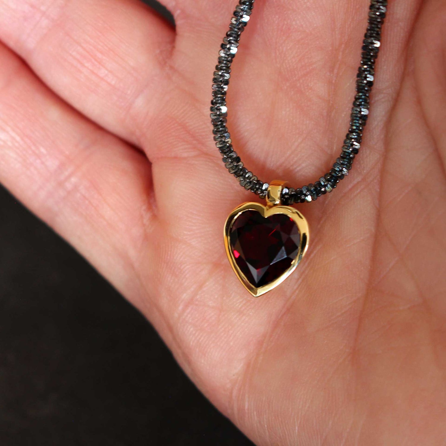 Goldanhänger 14ct. mit Granatherz