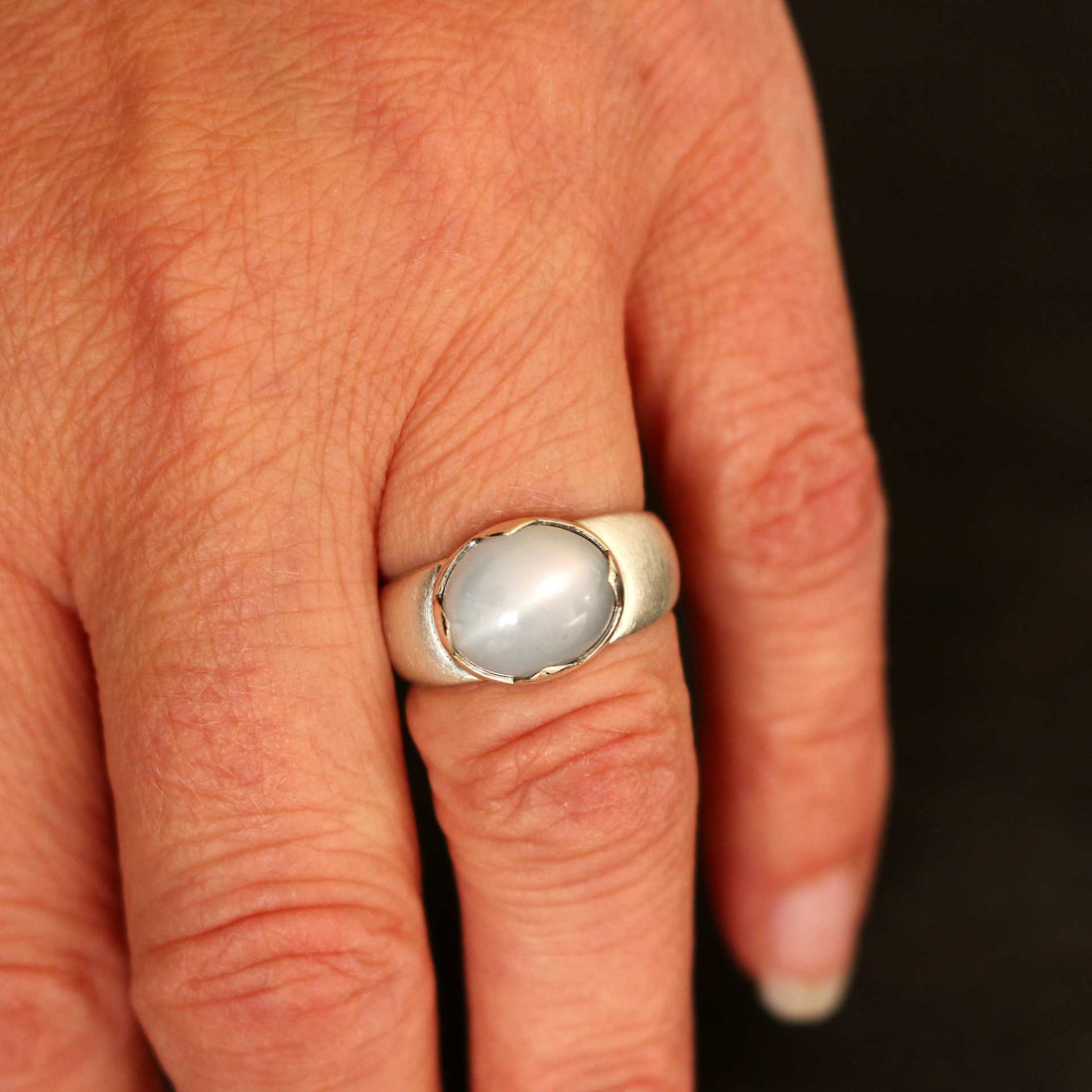 Silberring mit Mondstein – ovaler Cabochon
