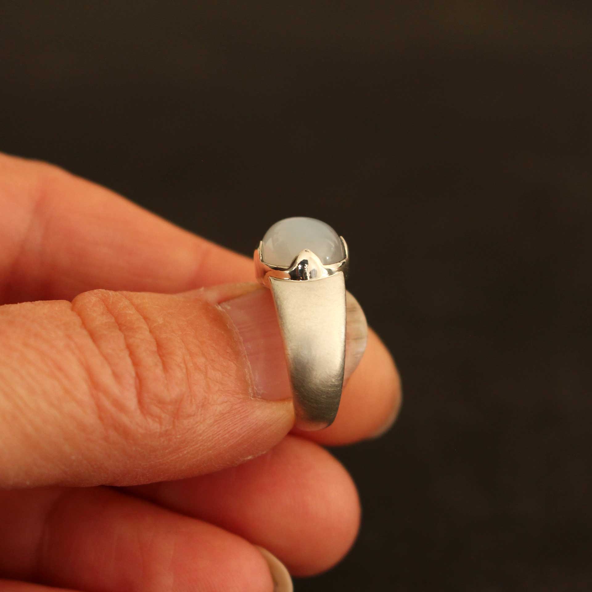 Silberring mit Mondstein – ovaler Cabochon