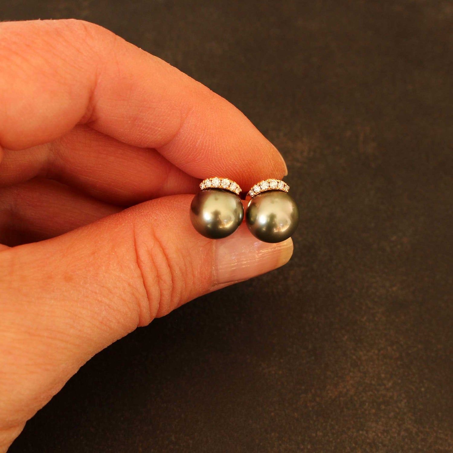 Tahitiperlohrstecker 8–9 mm in 18 ct Rotgold mit Brillanten