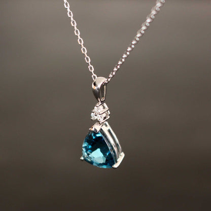 London Blue Topas Anhänger in 14 ct Weißgold mit Brillanten