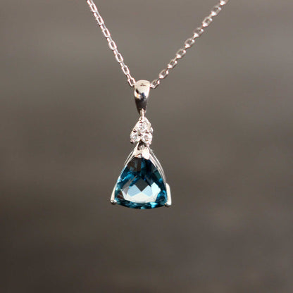 London Blue Topas Anhänger in 14 ct Weißgold mit Brillanten