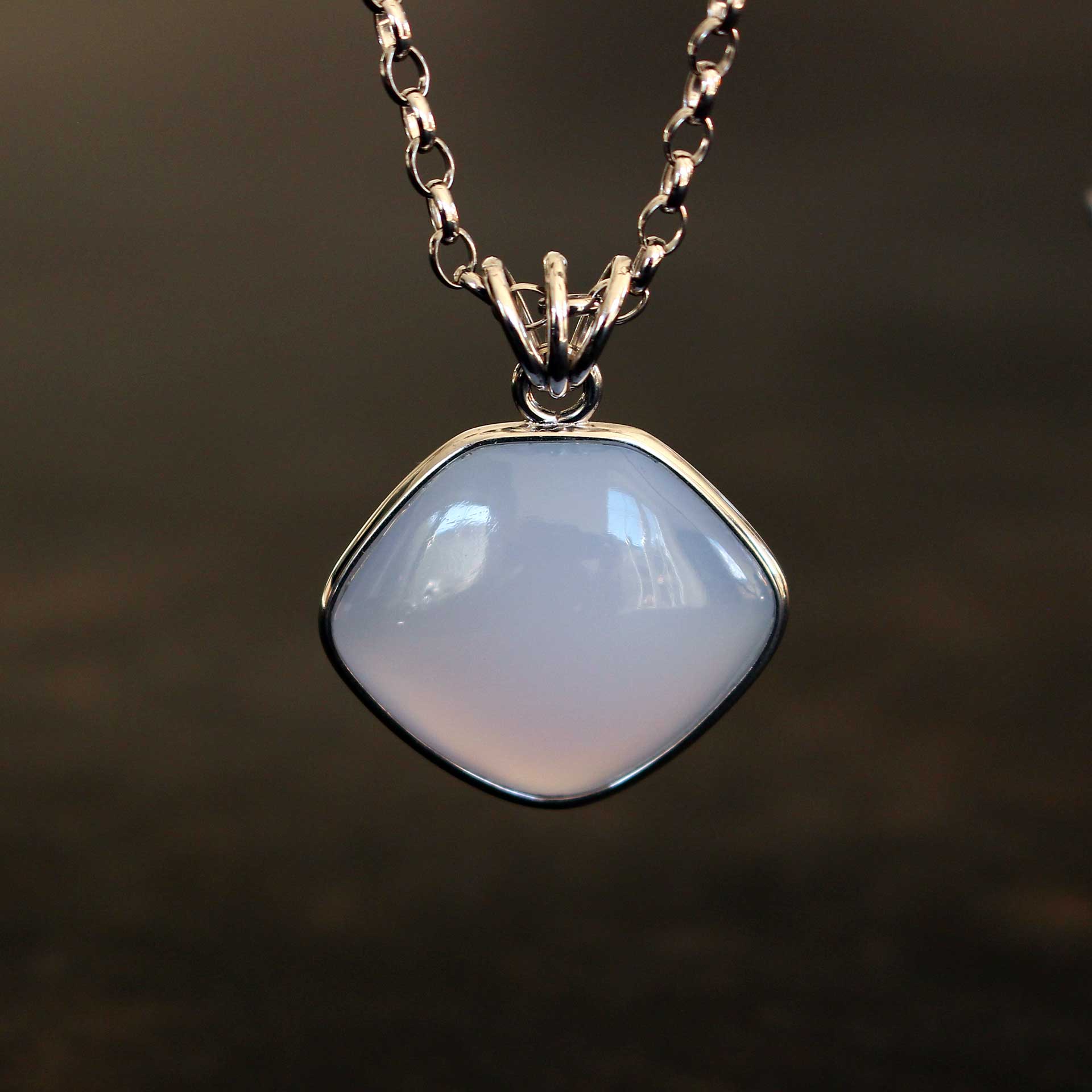 Chalcedon Anhänger Silber 925, blauer Naturstein in modernem Design